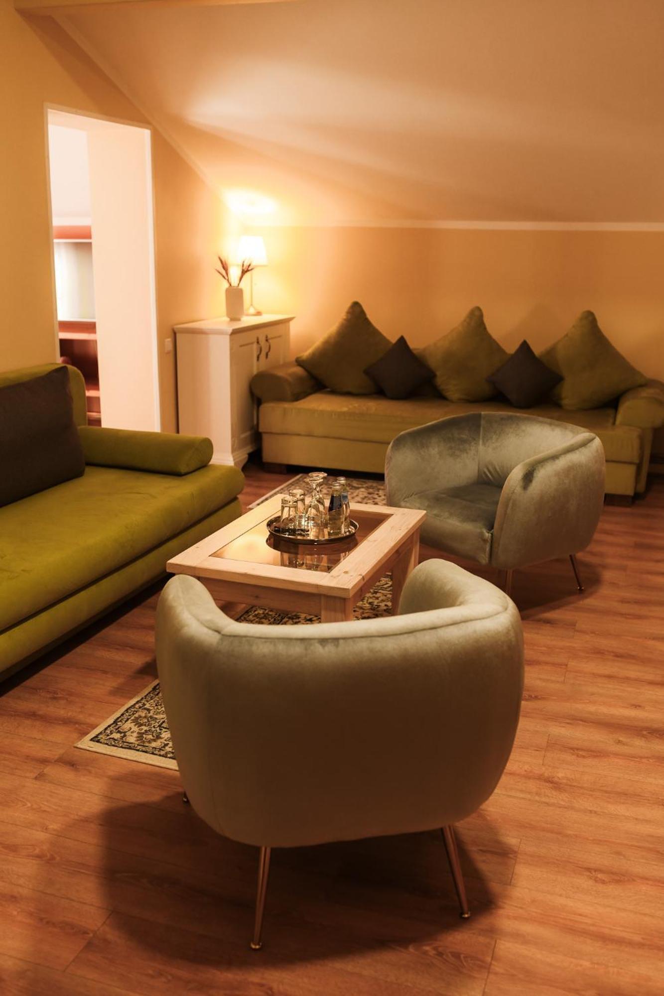Hotel Jolanta Alūksne Esterno foto